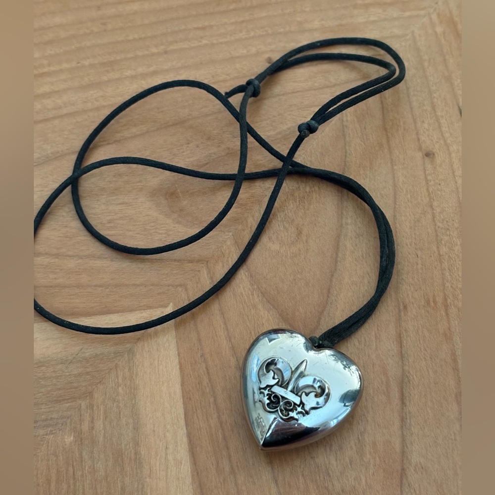 Vintage Avon Fleur de Lis perfume necklace